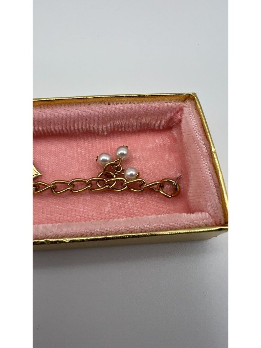 Gold-Plated Chain Bracelet With Heart Charms & Faux Pearl Accents In Gift Box - Picture 4 of 4
